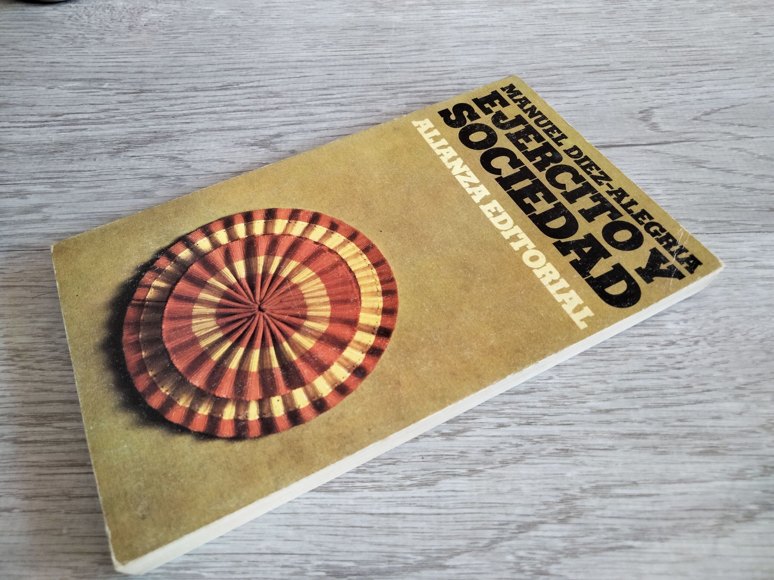 Ejército y Sociedad - libro - 2