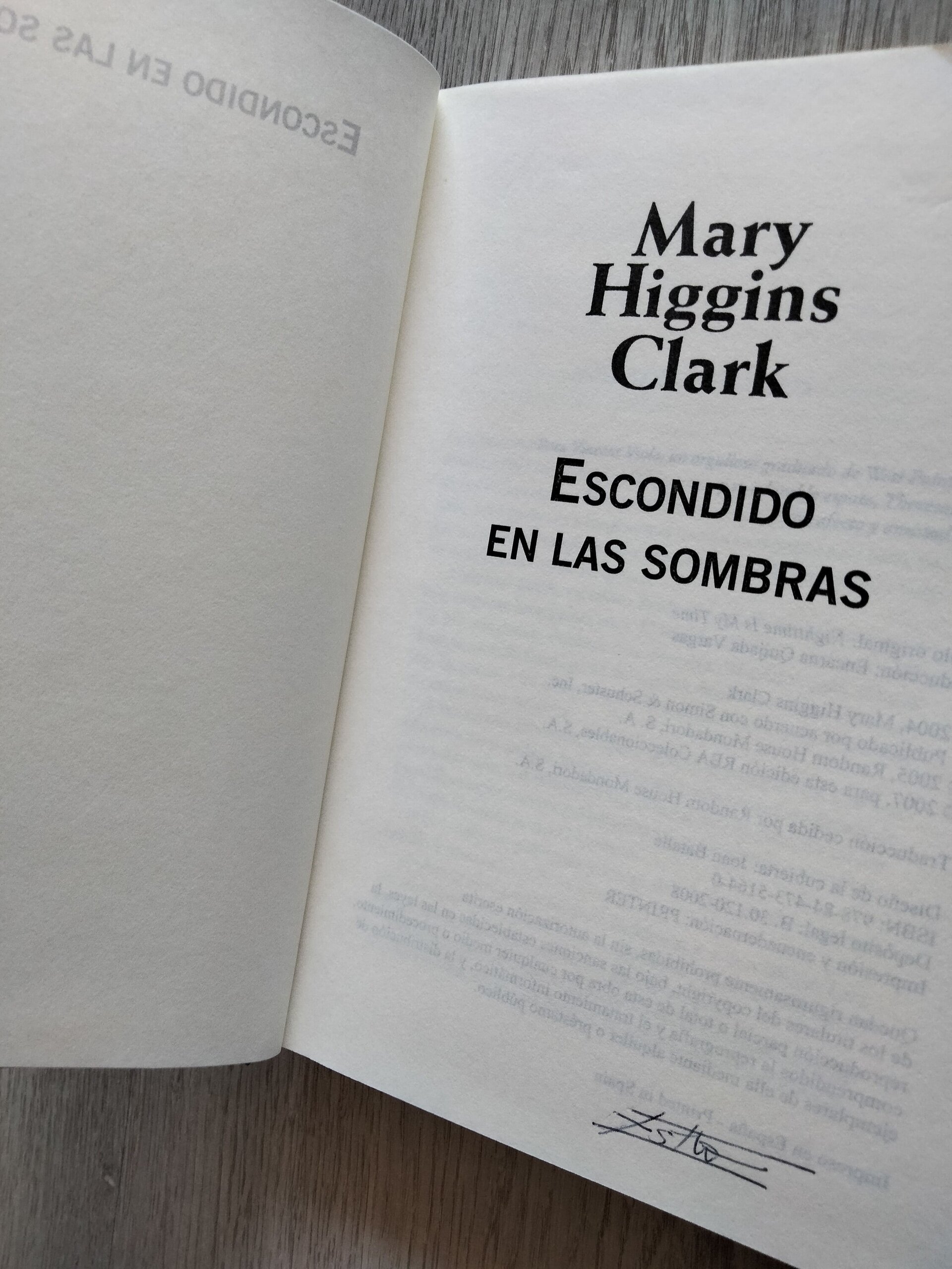 Escondido en las sombras - 4